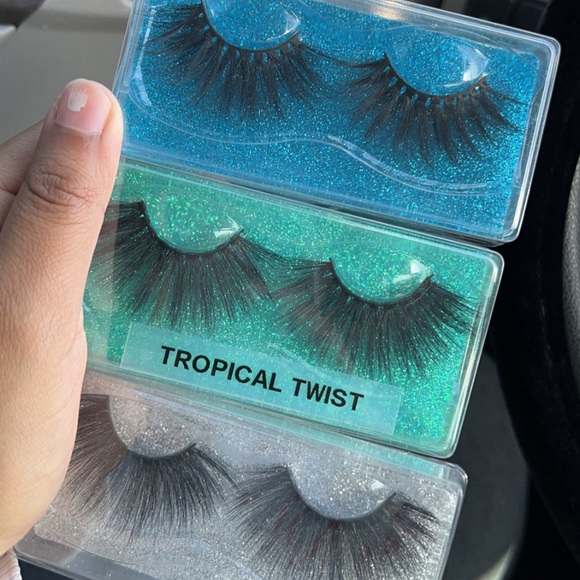 Lashes - Picture 1 of 1